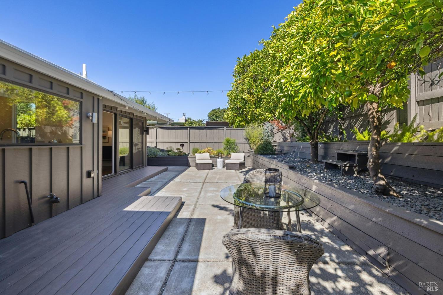 Detail Gallery Image 20 of 48 For 576 Wakerobin Ln, San Rafael,  CA 94903 - 3 Beds | 2 Baths
