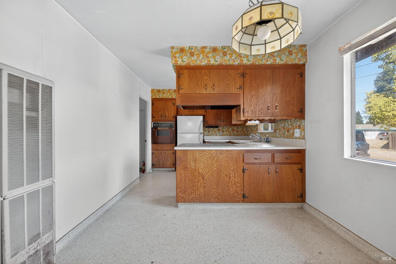 Detail Gallery Image 9 of 41 For 192 Winston Dr, Santa Rosa,  CA 95407 - 3 Beds | 1/1 Baths