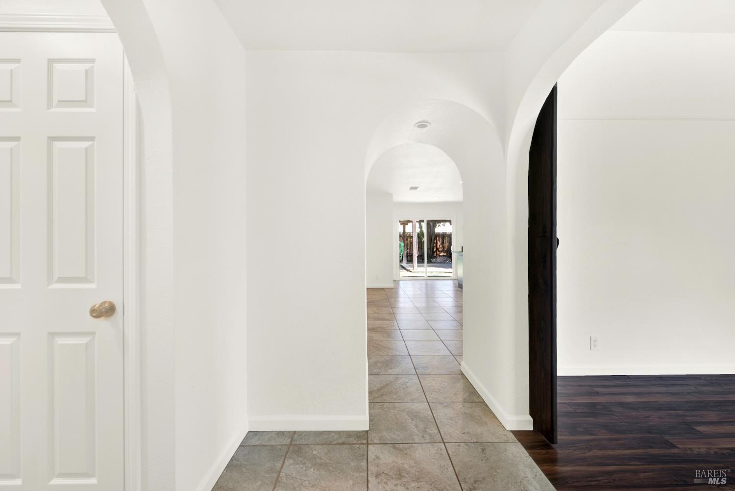 Detail Gallery Image 8 of 56 For 640 Berkshire Dr, Dixon,  CA 95620 - 4 Beds | 2 Baths