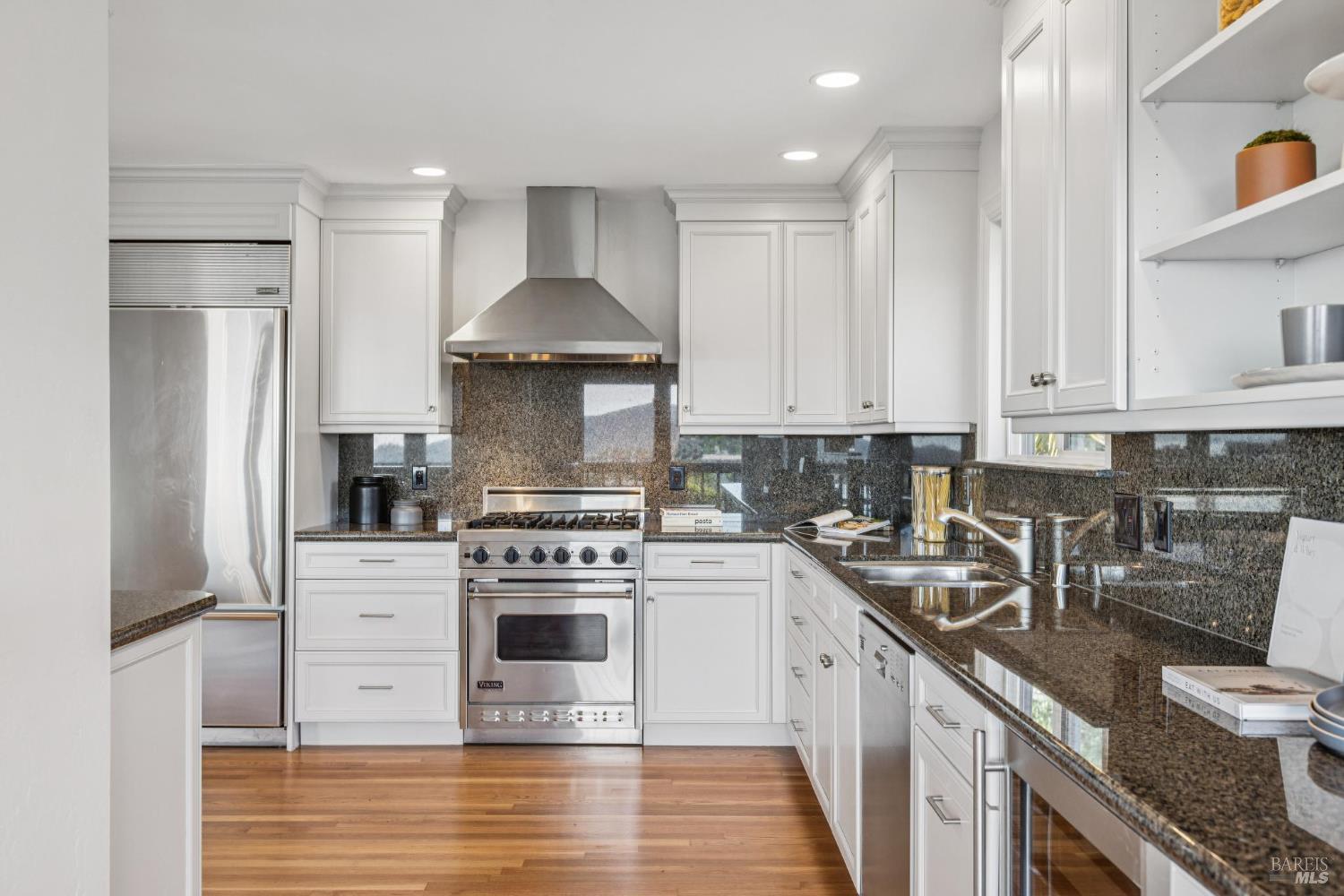 Detail Gallery Image 20 of 51 For 12 Tara View Rd, Belvedere Tiburon,  CA 94920 - 3 Beds | 2/1 Baths