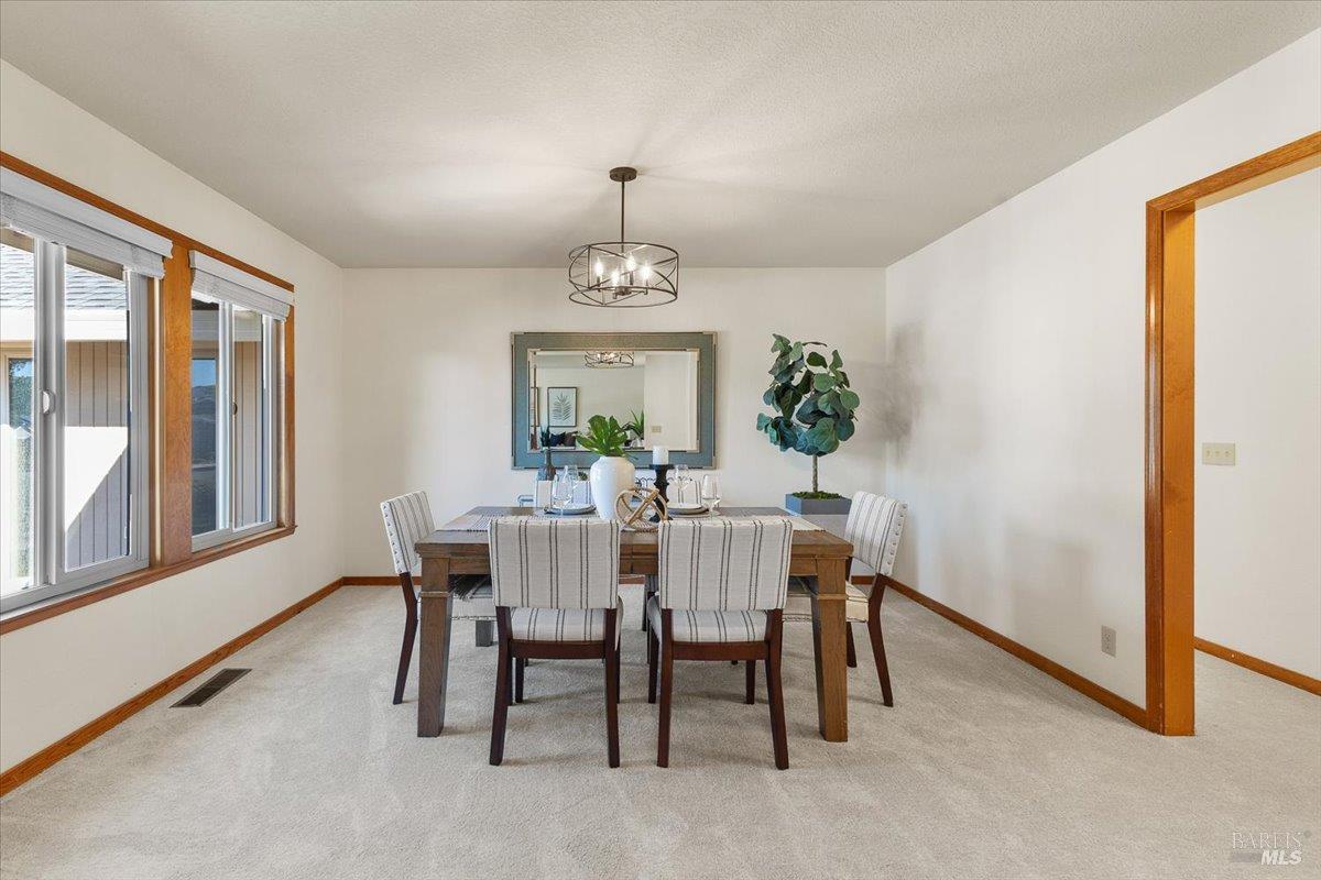 Detail Gallery Image 9 of 42 For 4604 Morris Ct, Santa Rosa,  CA 95405 - 3 Beds | 2/1 Baths