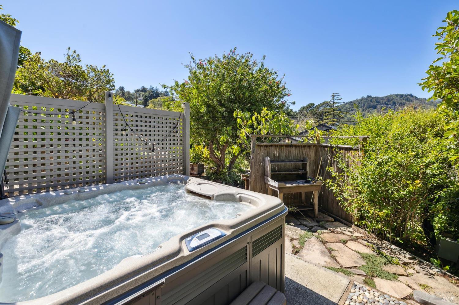 Detail Gallery Image 38 of 43 For 274 Sausalito St, Corte Madera,  CA 94925 - 2 Beds | 1 Baths