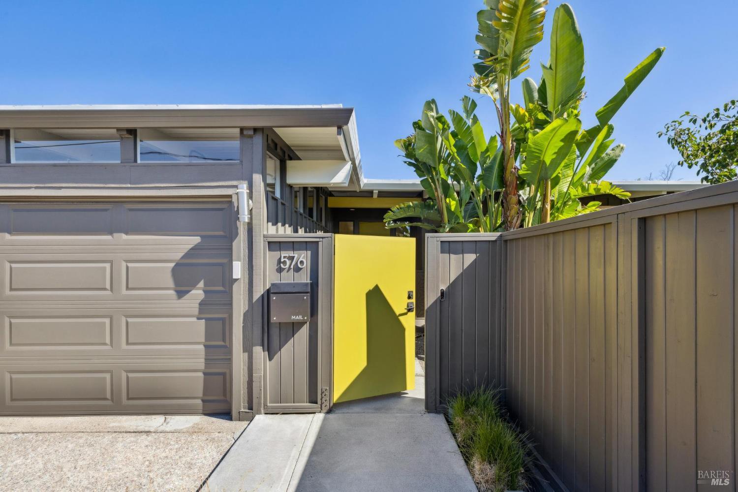 Detail Gallery Image 9 of 48 For 576 Wakerobin Ln, San Rafael,  CA 94903 - 3 Beds | 2 Baths