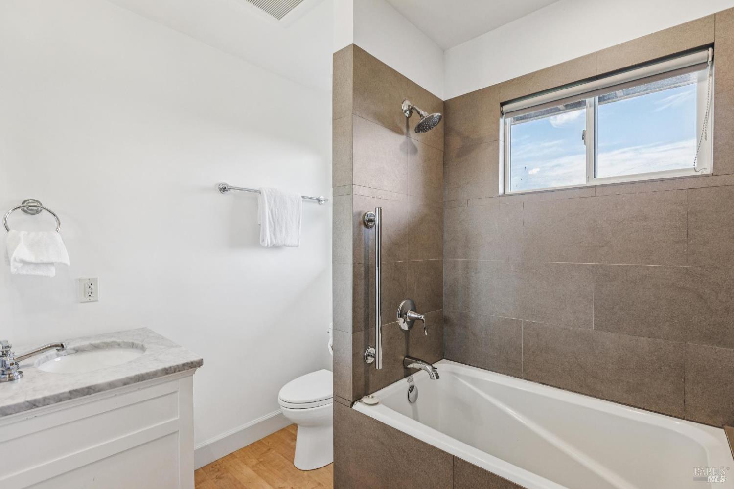 Detail Gallery Image 33 of 51 For 12 Tara View Rd, Belvedere Tiburon,  CA 94920 - 3 Beds | 2/1 Baths