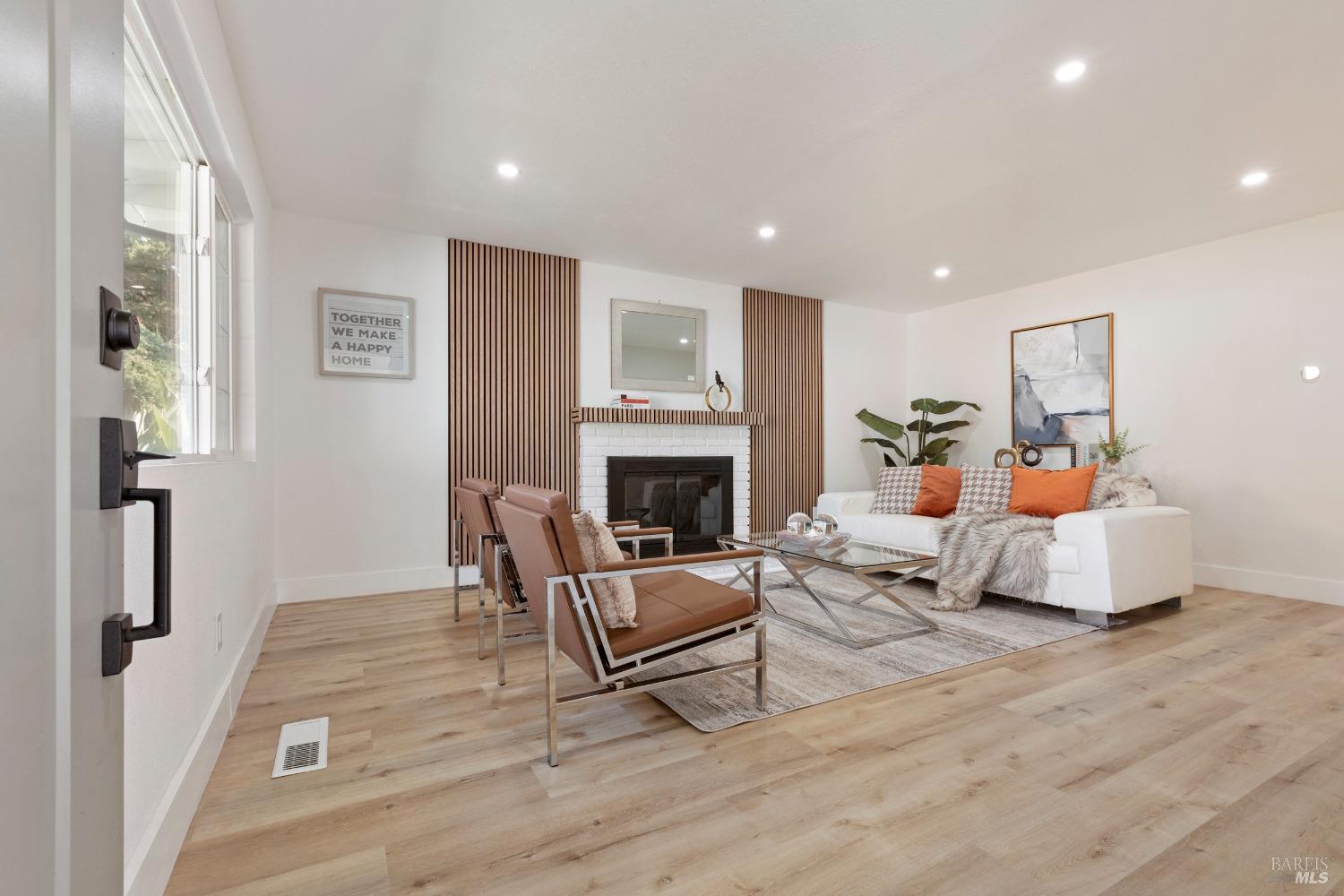 Detail Gallery Image 6 of 21 For 773 Ernest Dr, Sonoma,  CA 95476 - 4 Beds | 2 Baths