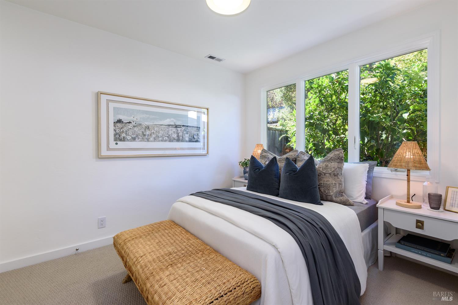 Detail Gallery Image 11 of 25 For 28 Hillview Ave, San Rafael,  CA 94901 - 3 Beds | 1 Baths
