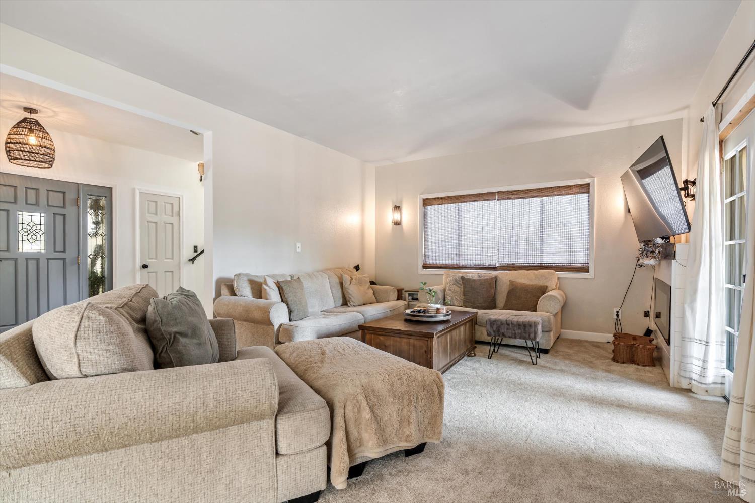 Detail Gallery Image 6 of 40 For 8061 Elphick Rd, Sebastopol,  CA 95472 - 4 Beds | 2/1 Baths
