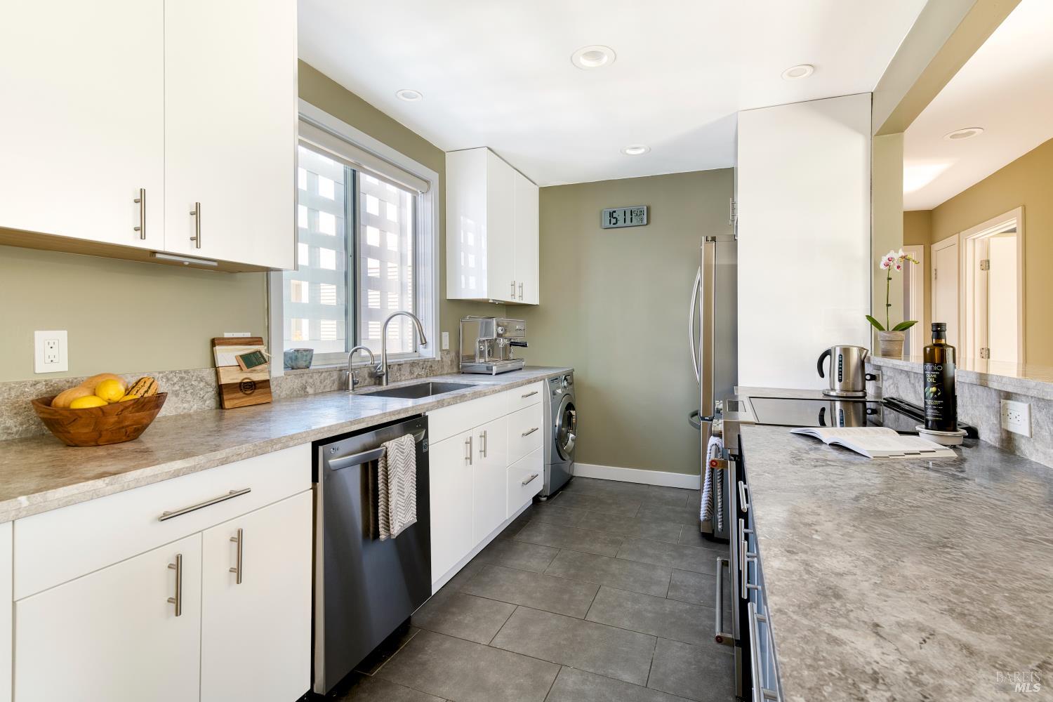 Detail Gallery Image 15 of 35 For 5331 Shelter Bay Ave, Mill Valley,  CA 94941 - 2 Beds | 2 Baths