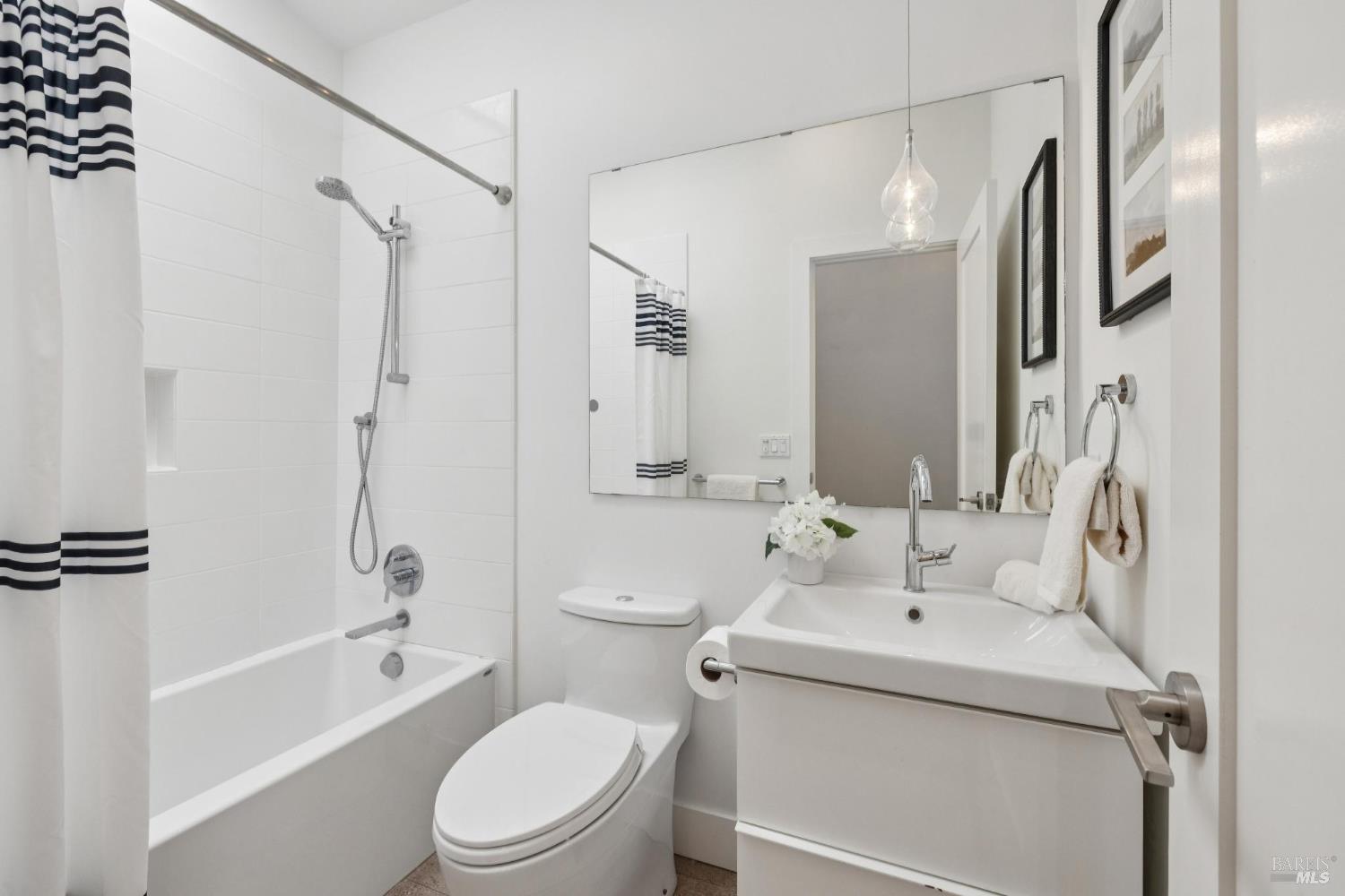 Detail Gallery Image 7 of 48 For 576 Wakerobin Ln, San Rafael,  CA 94903 - 3 Beds | 2 Baths