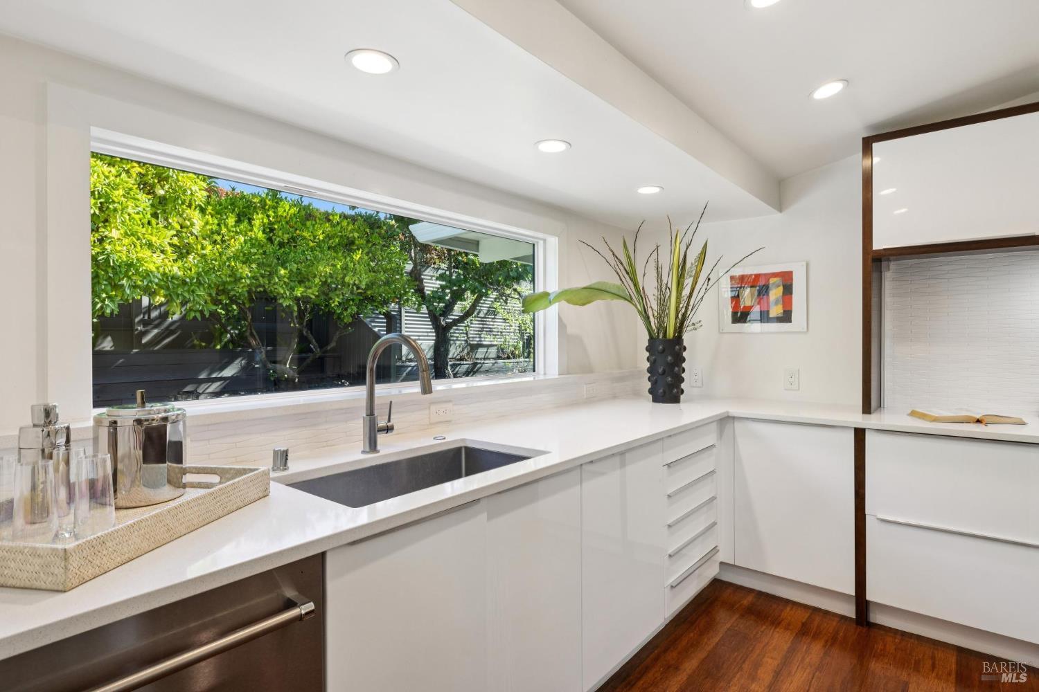 Detail Gallery Image 25 of 48 For 576 Wakerobin Ln, San Rafael,  CA 94903 - 3 Beds | 2 Baths