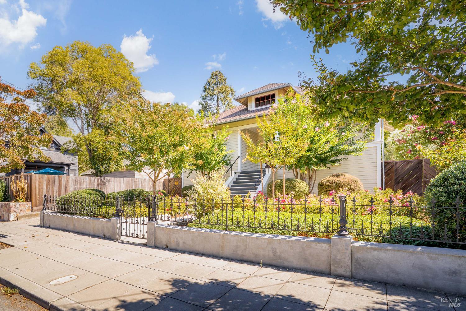 Detail Gallery Image 2 of 94 For 362 Jefferson St, Napa,  CA 94559 - 2 Beds | 2 Baths