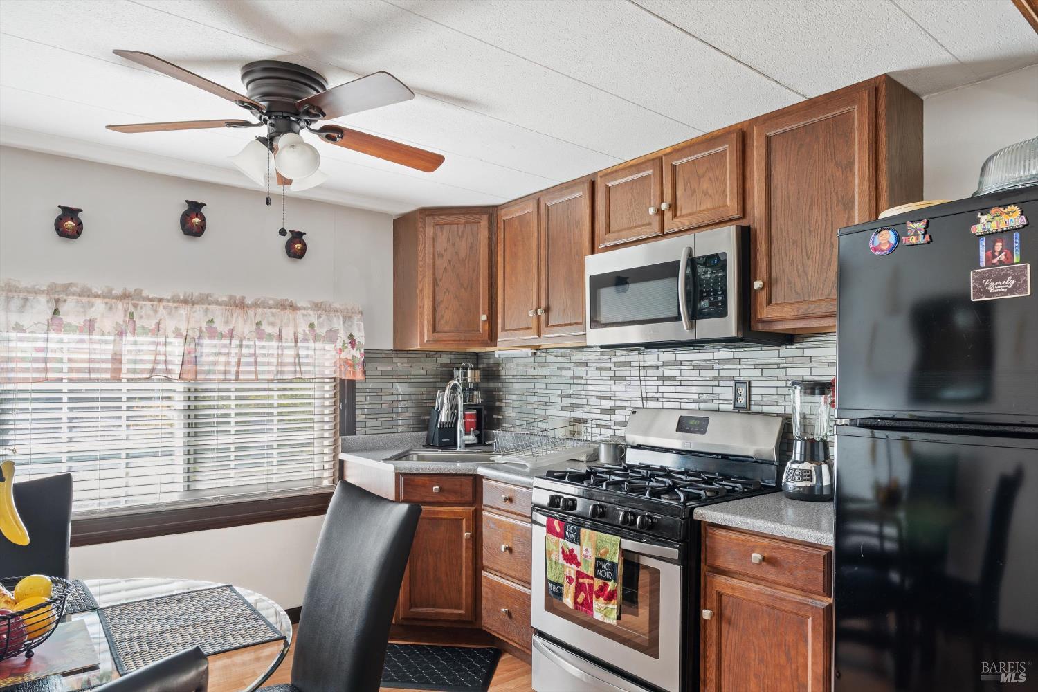 Detail Gallery Image 6 of 21 For 4801 North State St 15, Ukiah,  CA 95482 - 2 Beds | 1 Baths