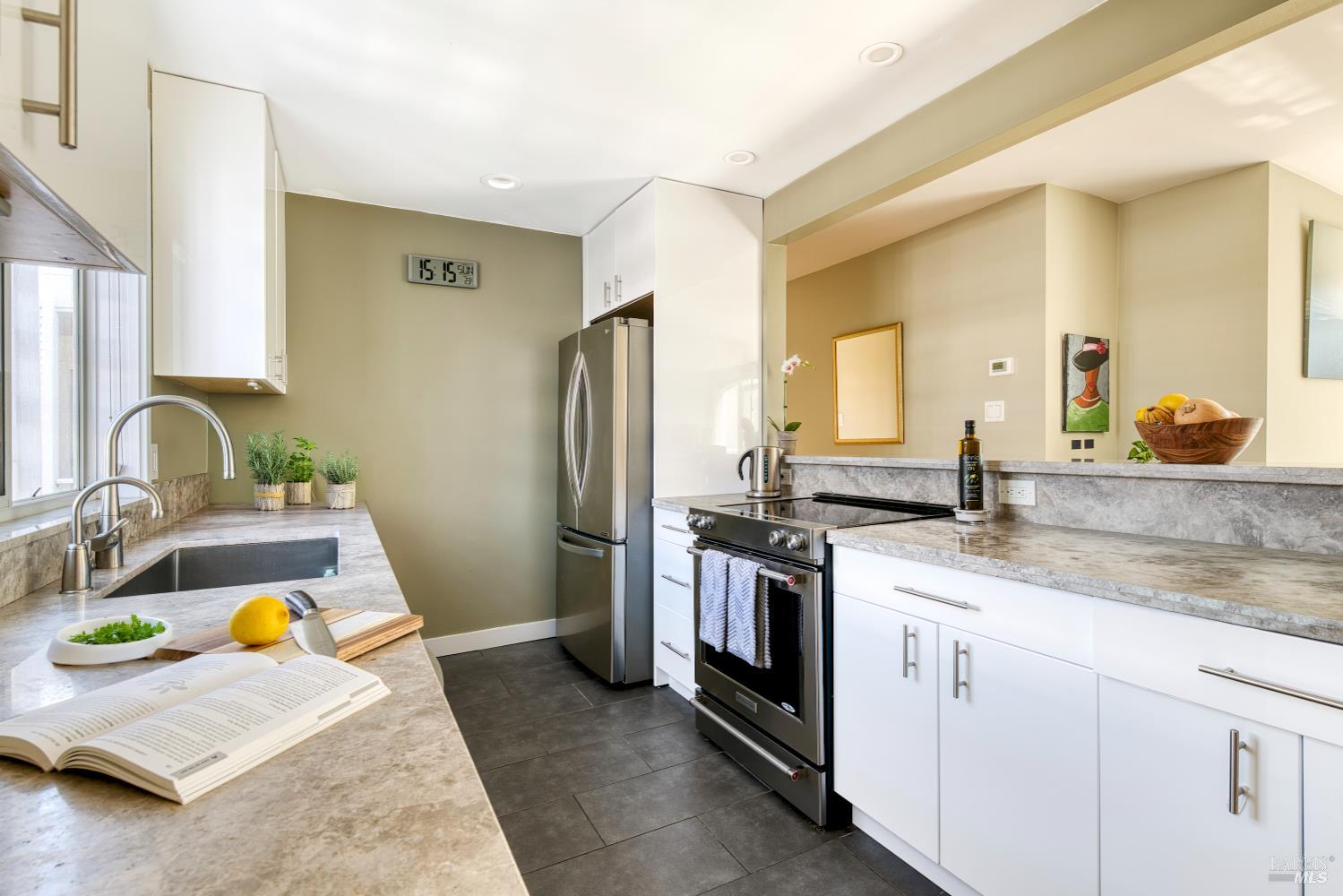 Detail Gallery Image 14 of 35 For 5331 Shelter Bay Ave, Mill Valley,  CA 94941 - 2 Beds | 2 Baths