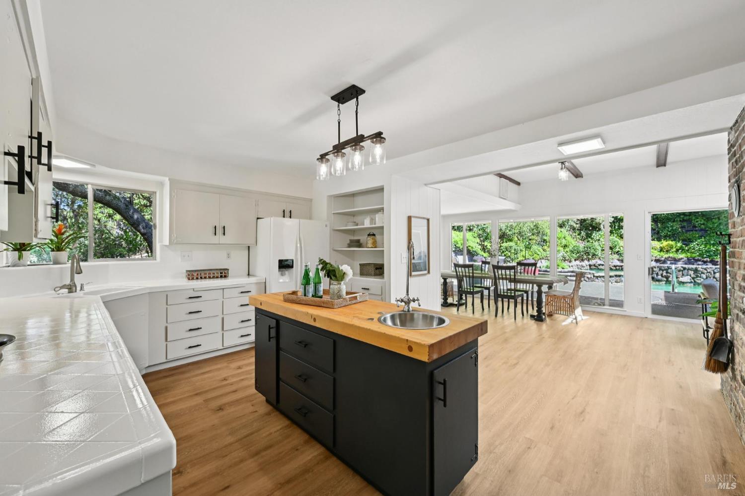 Detail Gallery Image 15 of 74 For 135 Spring Grove Ave, San Rafael,  CA 94901 - 6 Beds | 5/2 Baths