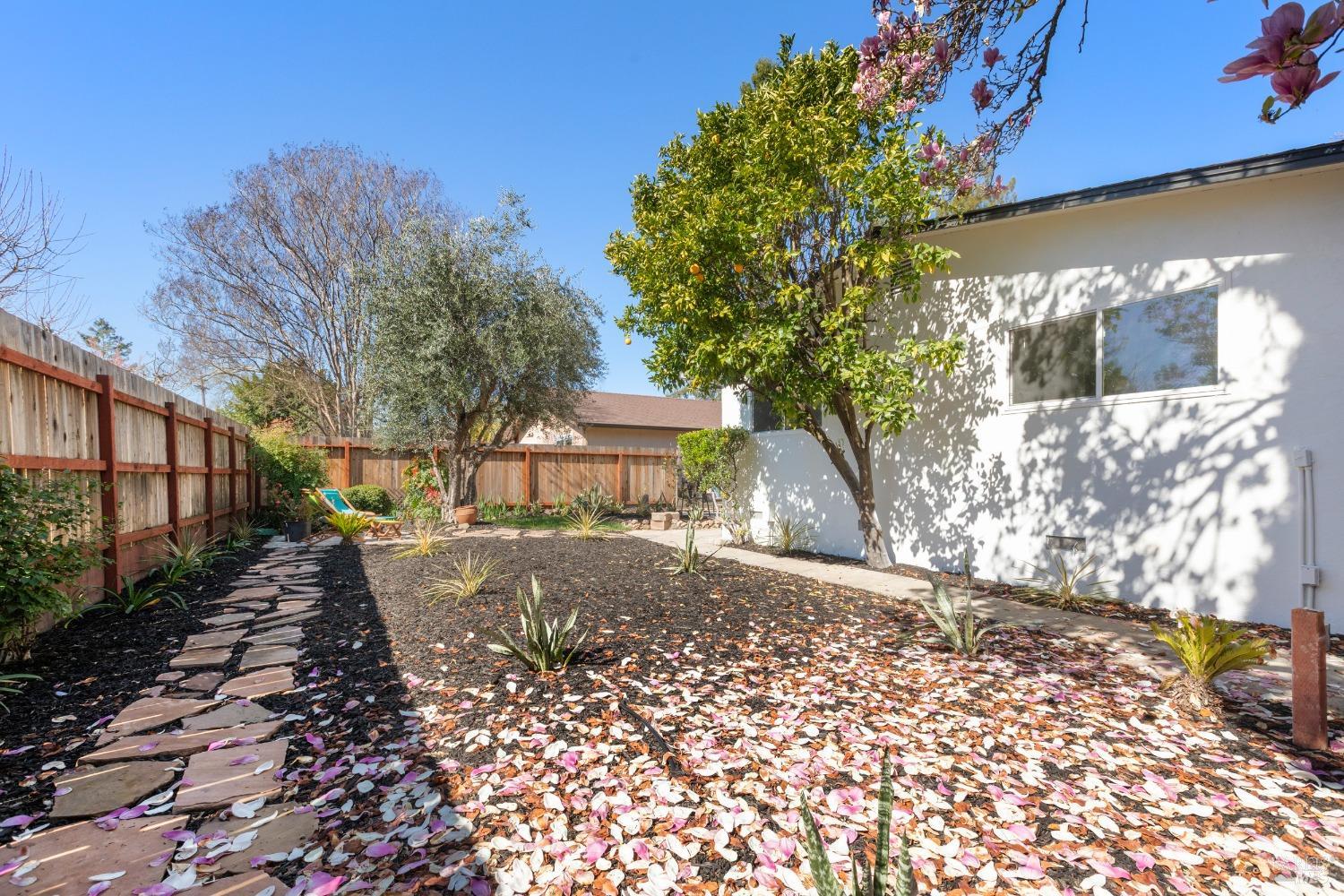 Detail Gallery Image 21 of 21 For 773 Ernest Dr, Sonoma,  CA 95476 - 4 Beds | 2 Baths