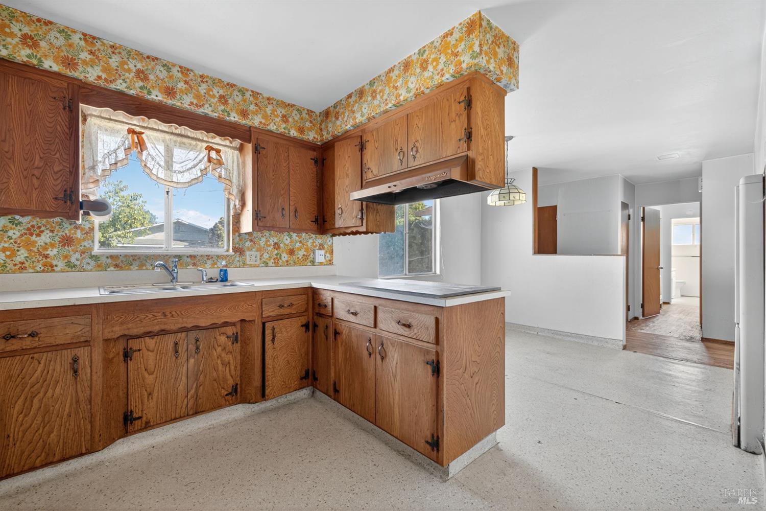 Detail Gallery Image 12 of 41 For 192 Winston Dr, Santa Rosa,  CA 95407 - 3 Beds | 1/1 Baths