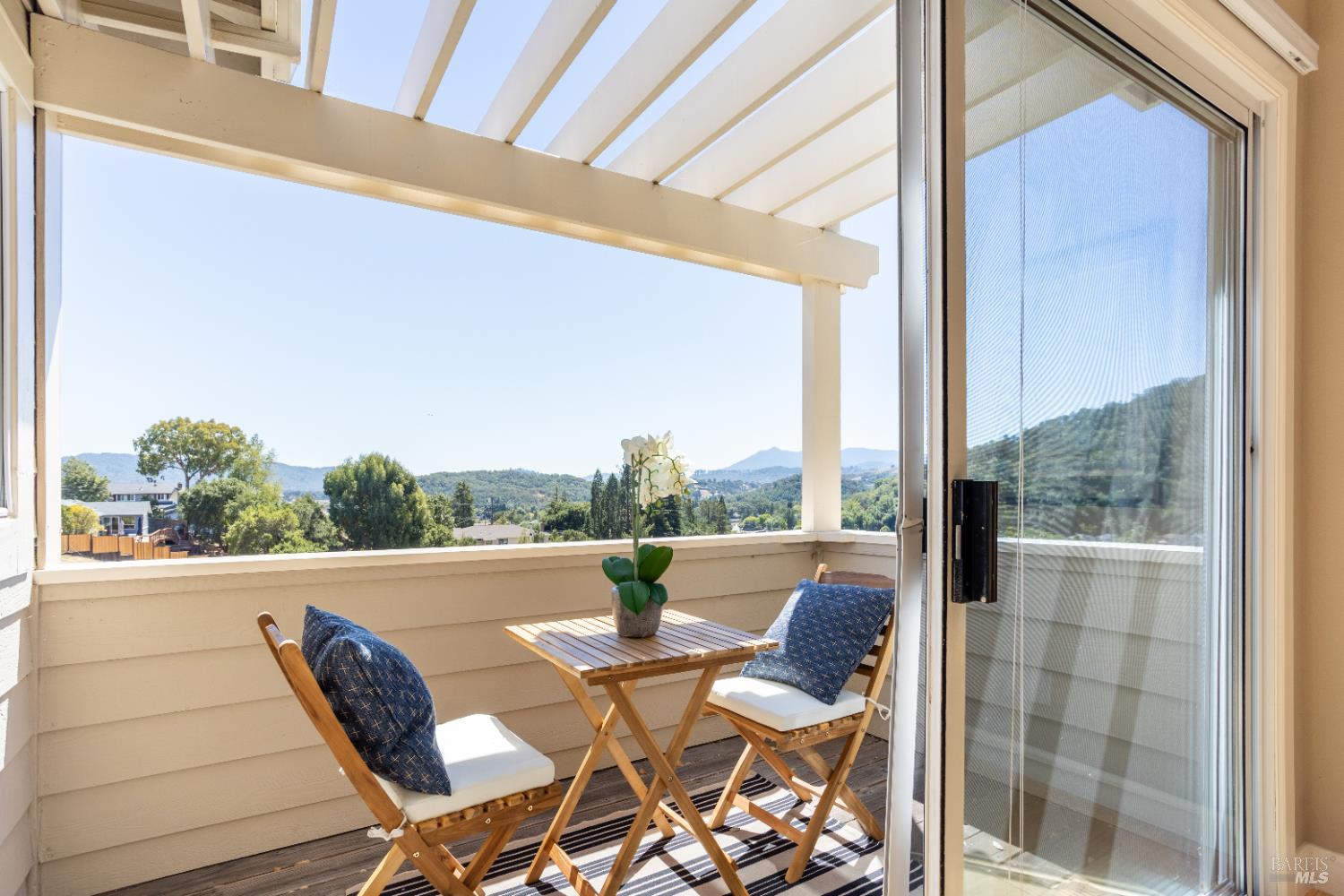 Detail Gallery Image 17 of 62 For 2901 Las Gallinas Ave, San Rafael,  CA 94903 - 4 Beds | 3/1 Baths