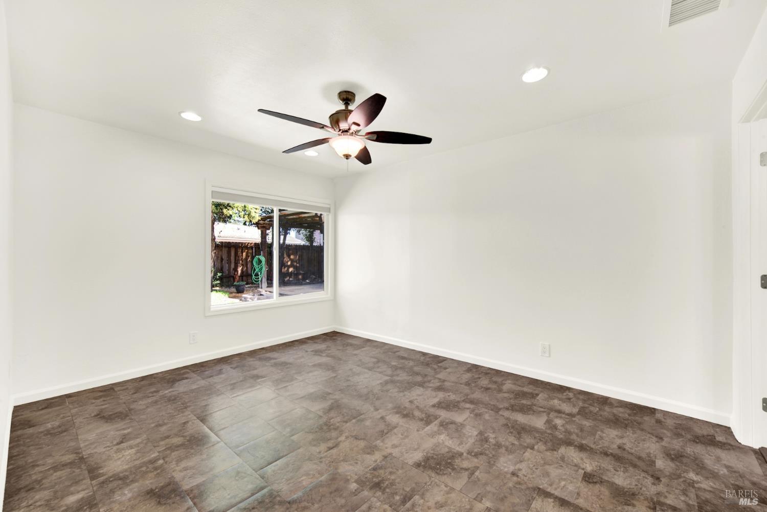 Detail Gallery Image 32 of 56 For 640 Berkshire Dr, Dixon,  CA 95620 - 4 Beds | 2 Baths