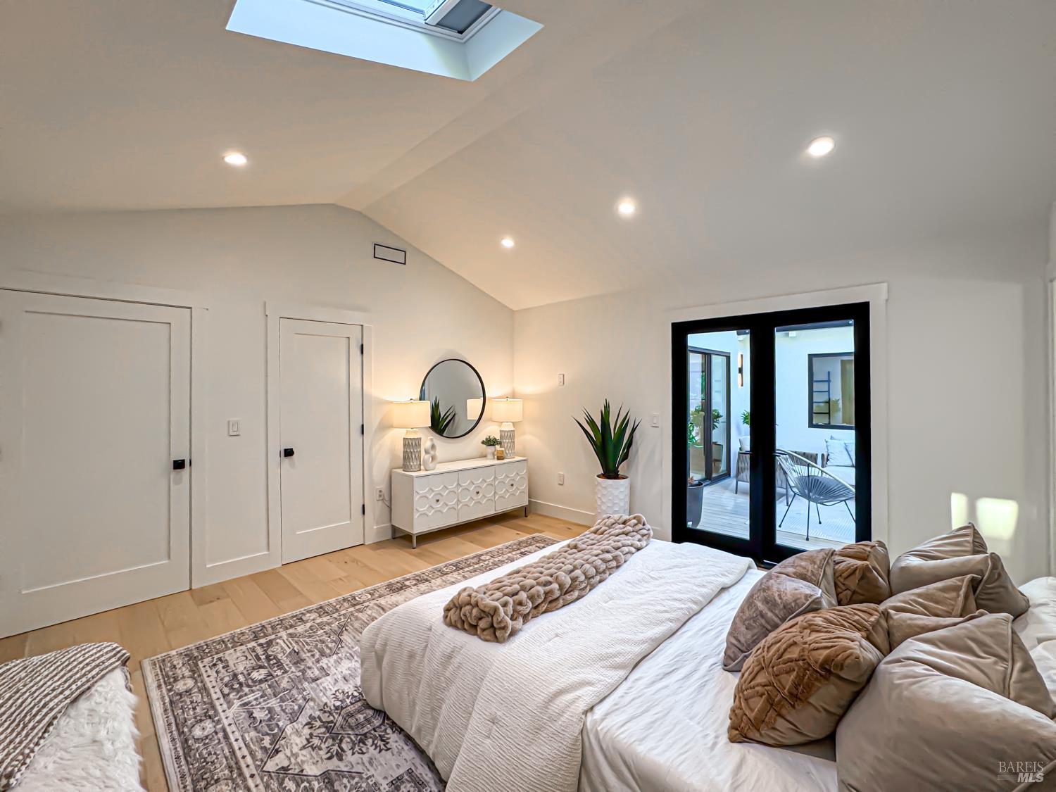 Detail Gallery Image 19 of 41 For 284 Blackstone Dr, San Rafael,  CA 94903 - 4 Beds | 3 Baths