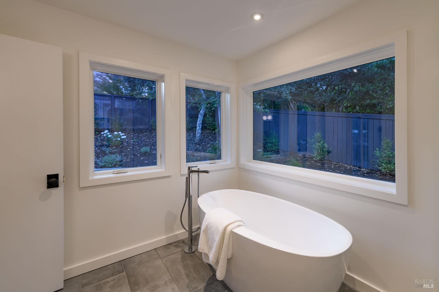 Detail Gallery Image 35 of 72 For 402 Alexander Ave, Larkspur,  CA 94939 - 5 Beds | 3/1 Baths