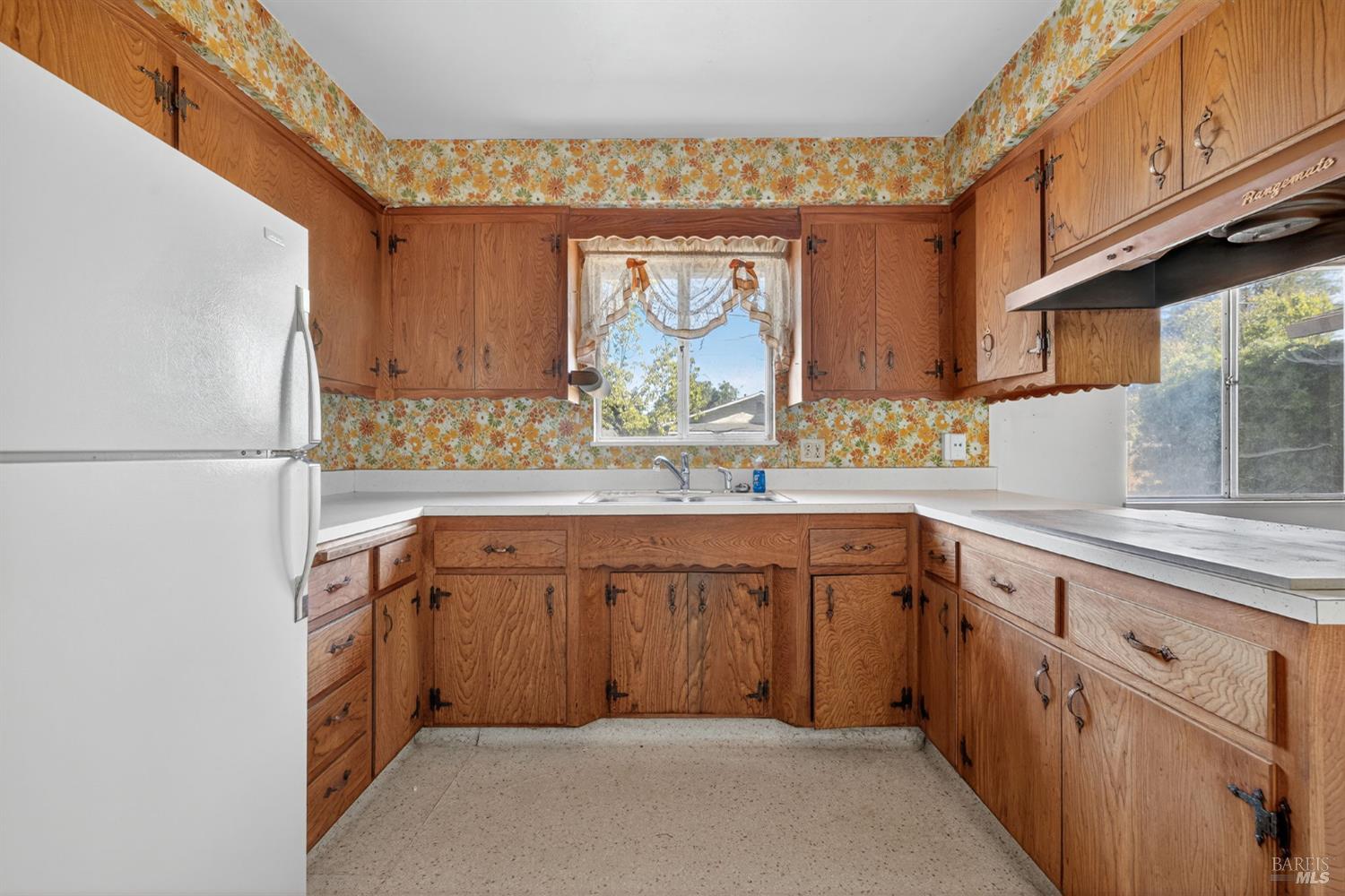 Detail Gallery Image 11 of 41 For 192 Winston Dr, Santa Rosa,  CA 95407 - 3 Beds | 1/1 Baths