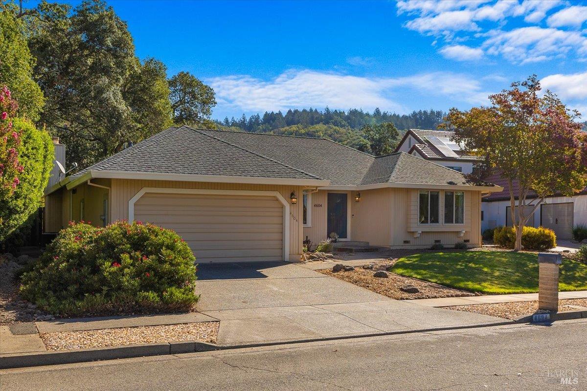 Detail Gallery Image 2 of 42 For 4604 Morris Ct, Santa Rosa,  CA 95405 - 3 Beds | 2/1 Baths