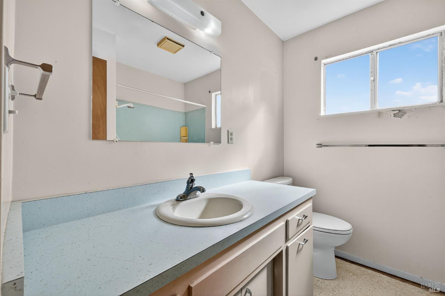 Detail Gallery Image 18 of 41 For 192 Winston Dr, Santa Rosa,  CA 95407 - 3 Beds | 1/1 Baths