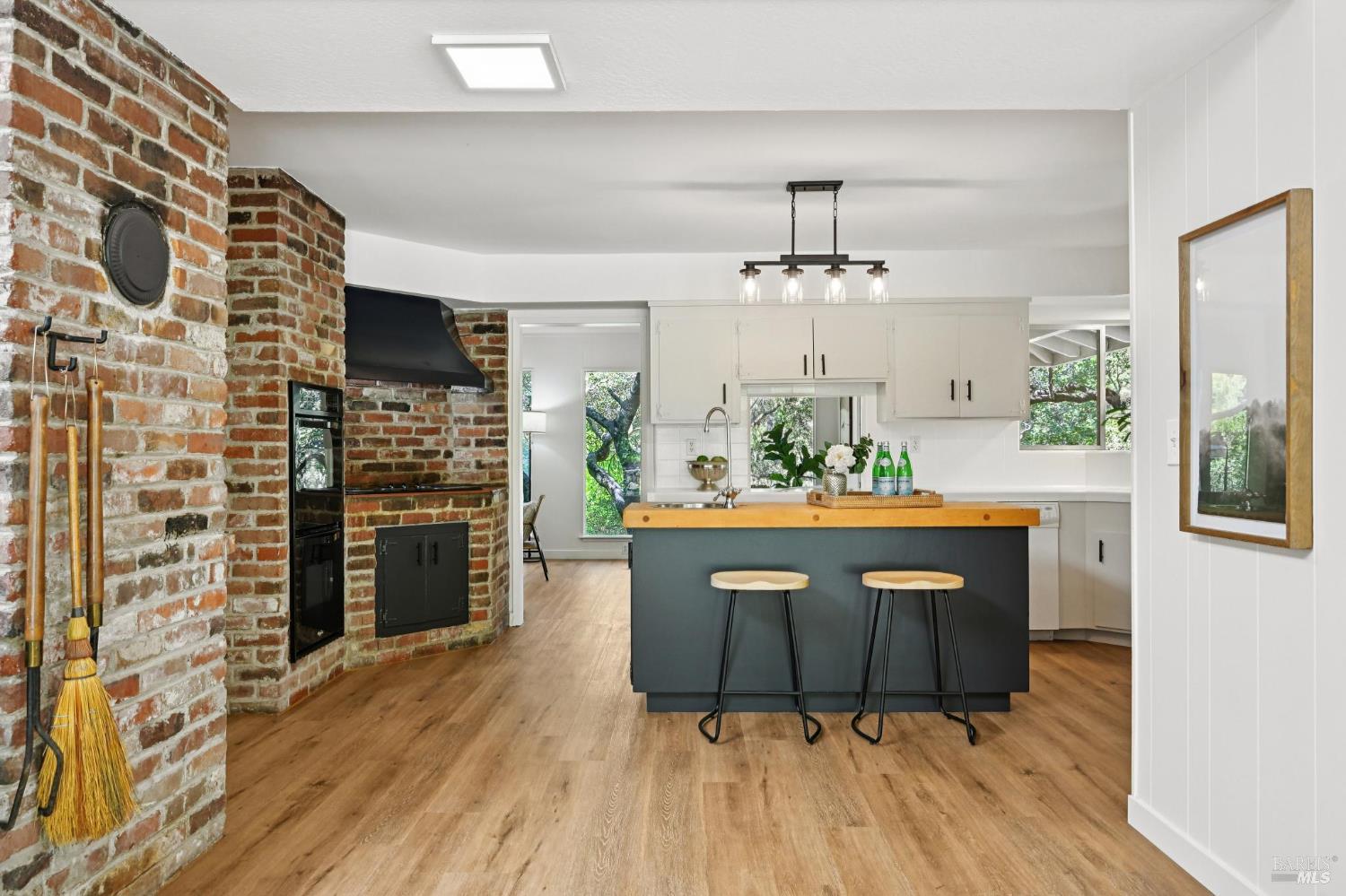 Detail Gallery Image 17 of 74 For 135 Spring Grove Ave, San Rafael,  CA 94901 - 6 Beds | 5/2 Baths