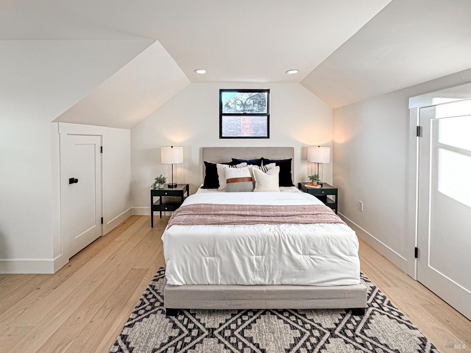 Detail Gallery Image 24 of 41 For 284 Blackstone Dr, San Rafael,  CA 94903 - 4 Beds | 3 Baths
