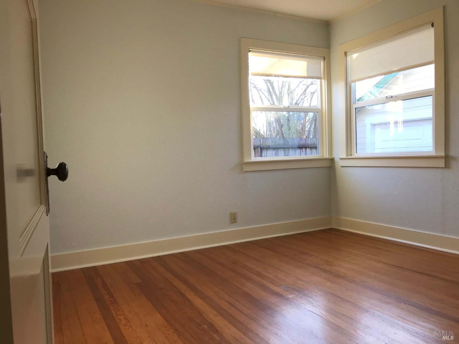 Detail Gallery Image 6 of 8 For 2437 Lomitas Ave, Santa Rosa,  CA 95404 - 2 Beds | 1 Baths