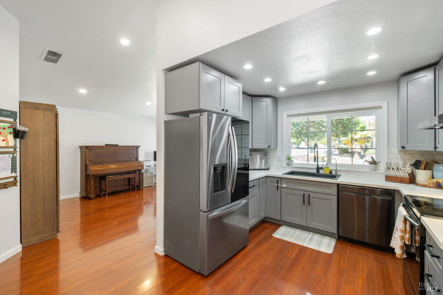 Detail Gallery Image 11 of 47 For 1201 Deanza Ct, Suisun City,  CA 94585 - 3 Beds | 2 Baths