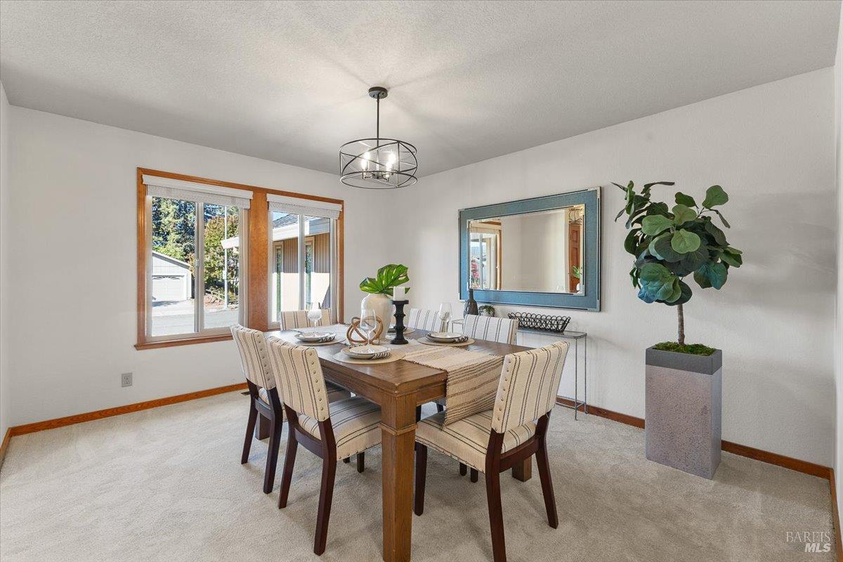 Detail Gallery Image 8 of 42 For 4604 Morris Ct, Santa Rosa,  CA 95405 - 3 Beds | 2/1 Baths