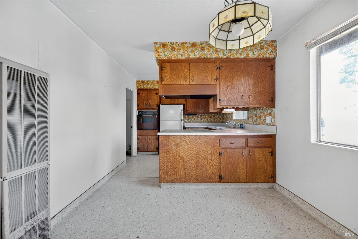 Detail Gallery Image 8 of 41 For 192 Winston Dr, Santa Rosa,  CA 95407 - 3 Beds | 1/1 Baths