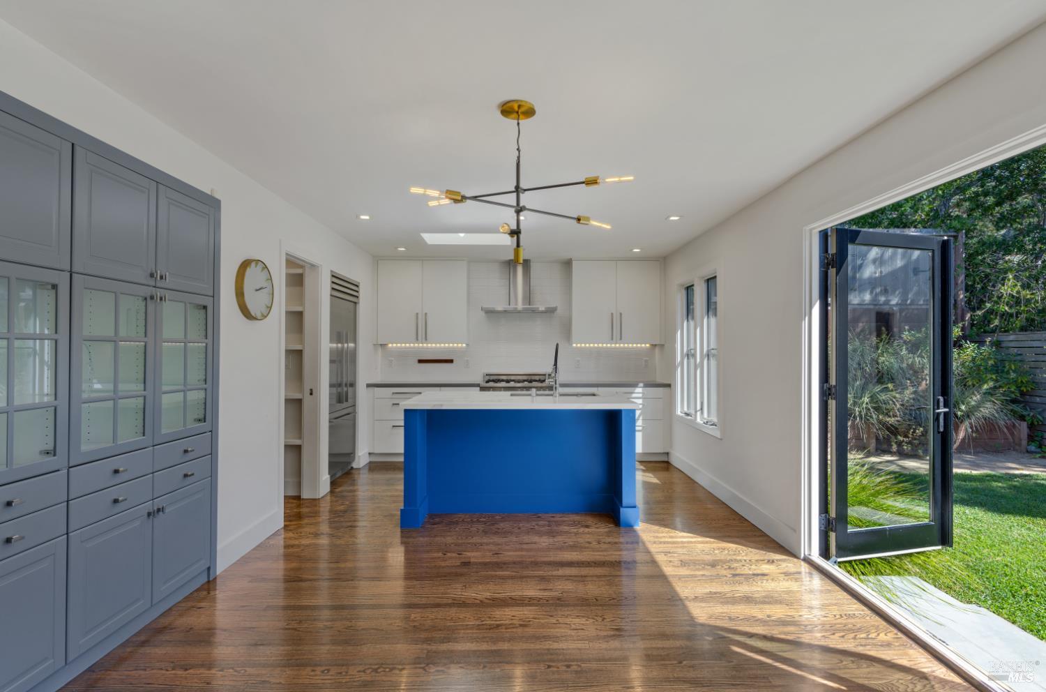 Detail Gallery Image 10 of 39 For 137 Granada Dr, Corte Madera,  CA 94925 - 4 Beds | 4 Baths