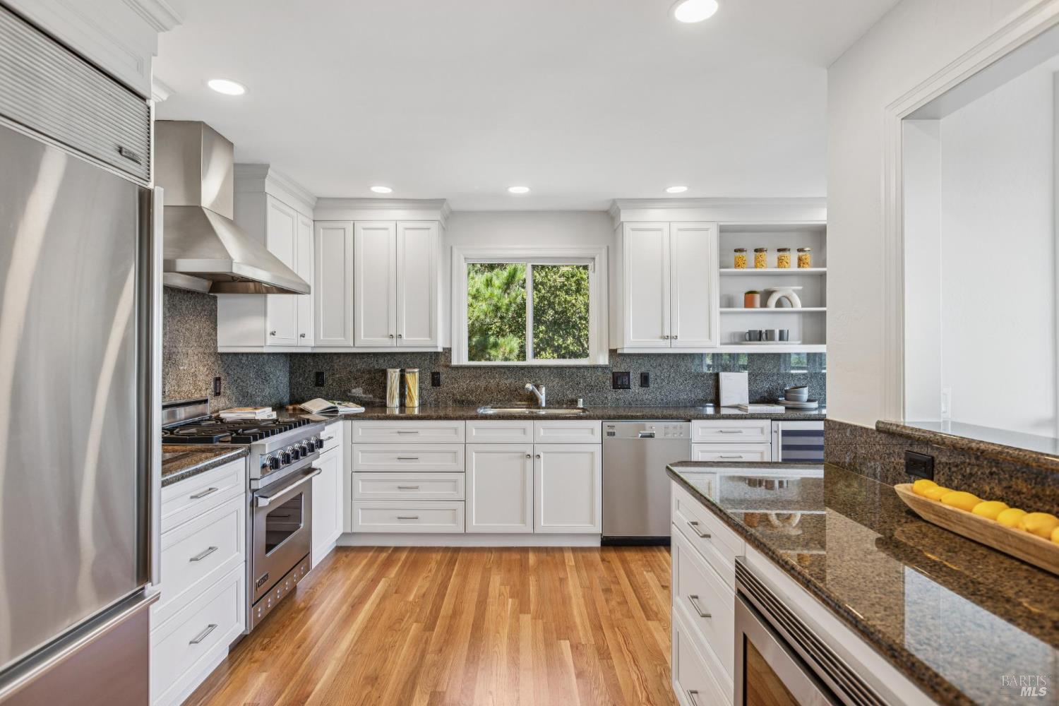 Detail Gallery Image 17 of 51 For 12 Tara View Rd, Belvedere Tiburon,  CA 94920 - 3 Beds | 2/1 Baths