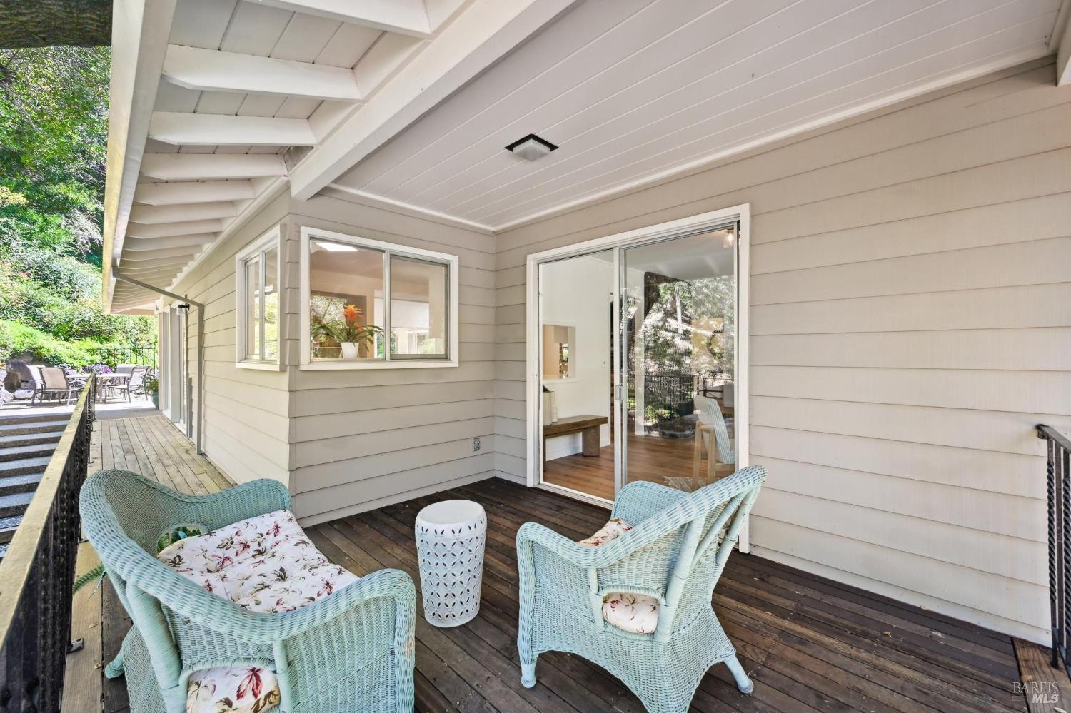 Detail Gallery Image 12 of 74 For 135 Spring Grove Ave, San Rafael,  CA 94901 - 6 Beds | 5/2 Baths