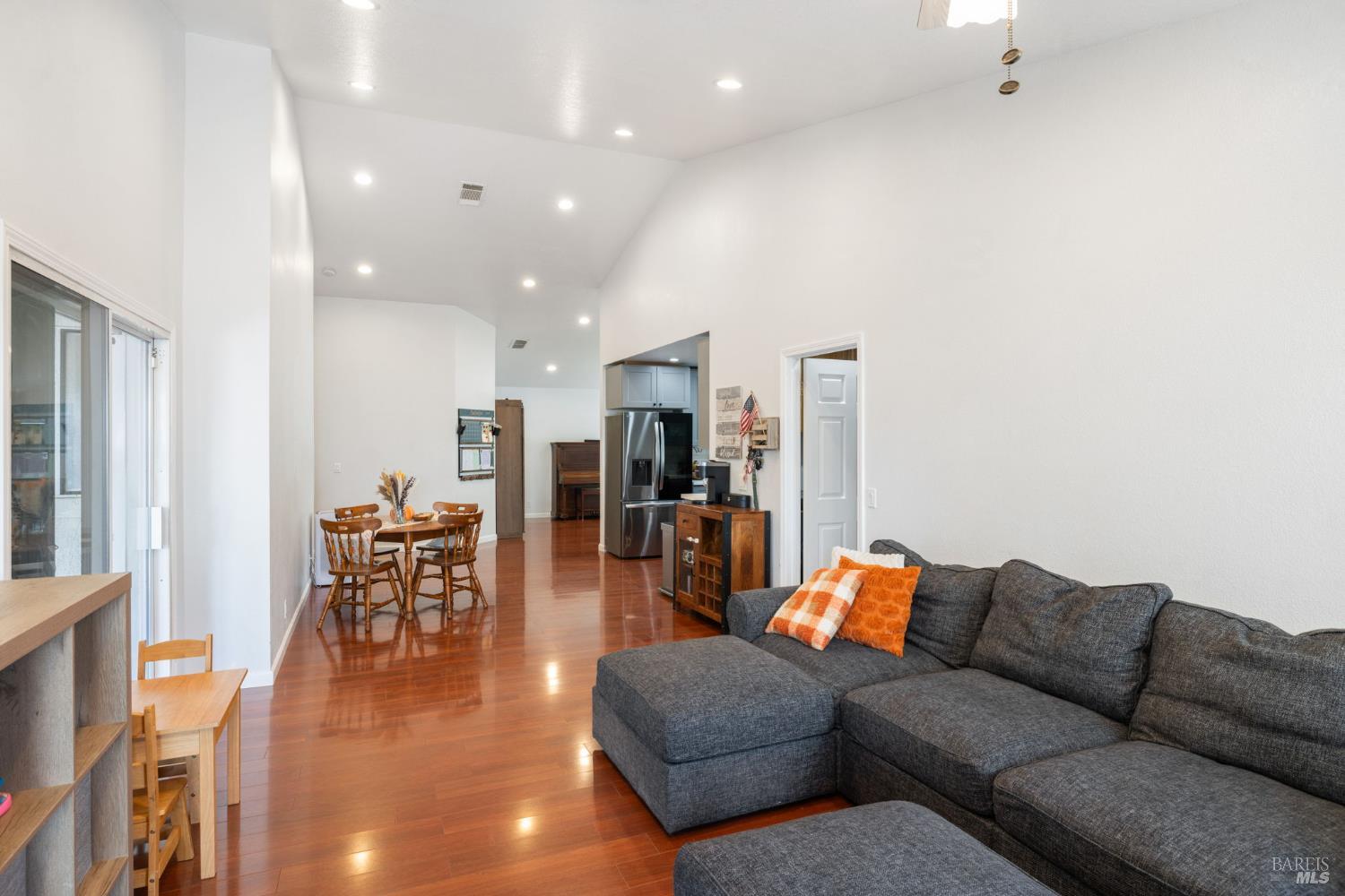 Detail Gallery Image 17 of 47 For 1201 Deanza Ct, Suisun City,  CA 94585 - 3 Beds | 2 Baths