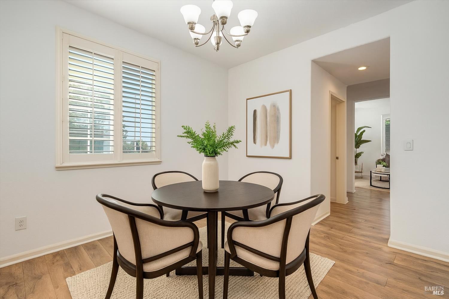 Detail Gallery Image 10 of 32 For 236 Cogburn Way, Vacaville,  CA 95687 - 5 Beds | 2/1 Baths