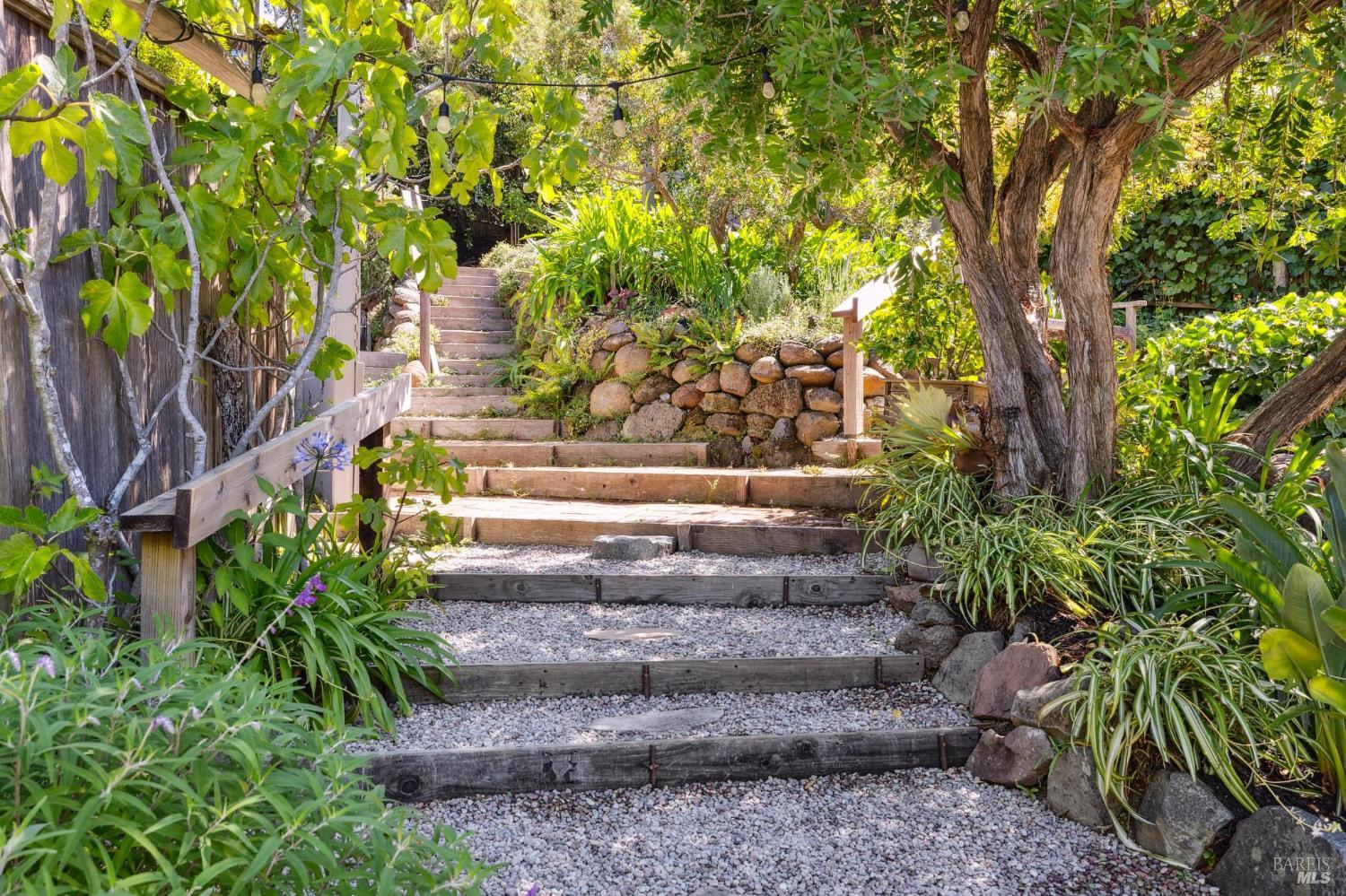 Detail Gallery Image 37 of 43 For 274 Sausalito St, Corte Madera,  CA 94925 - 2 Beds | 1 Baths
