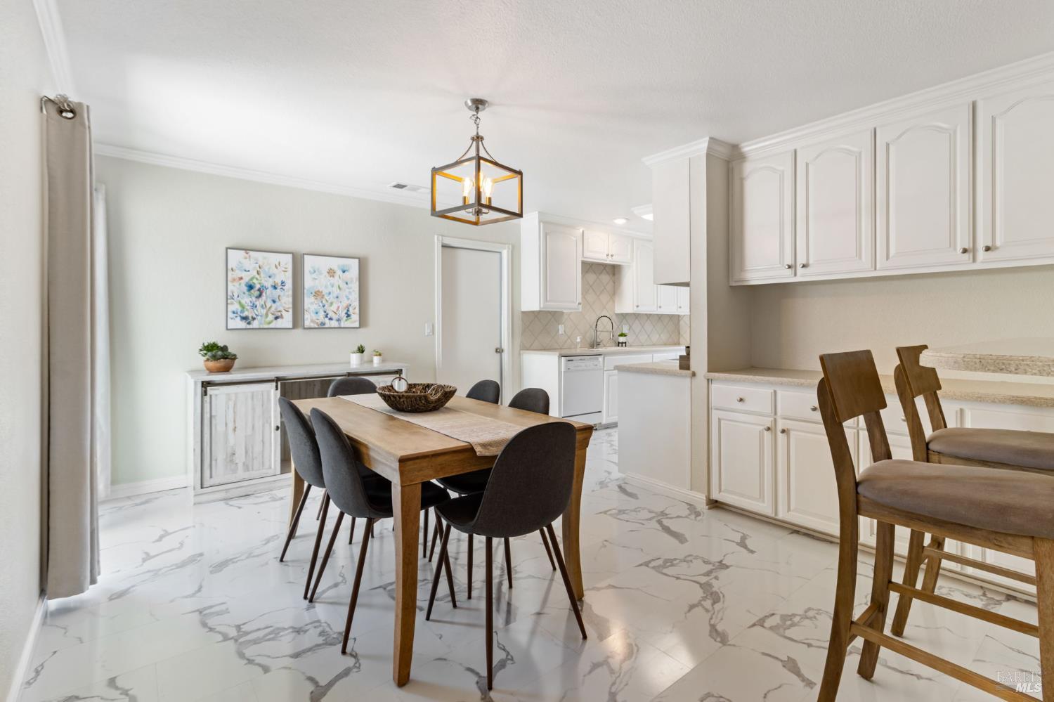 Detail Gallery Image 9 of 27 For 3122 Piedmont Ave, Napa,  CA 94558 - 3 Beds | 2 Baths