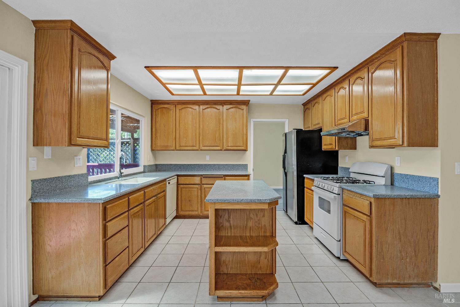 Detail Gallery Image 8 of 43 For 743 Isabella Way, Fairfield,  CA 94533 - 4 Beds | 2/1 Baths