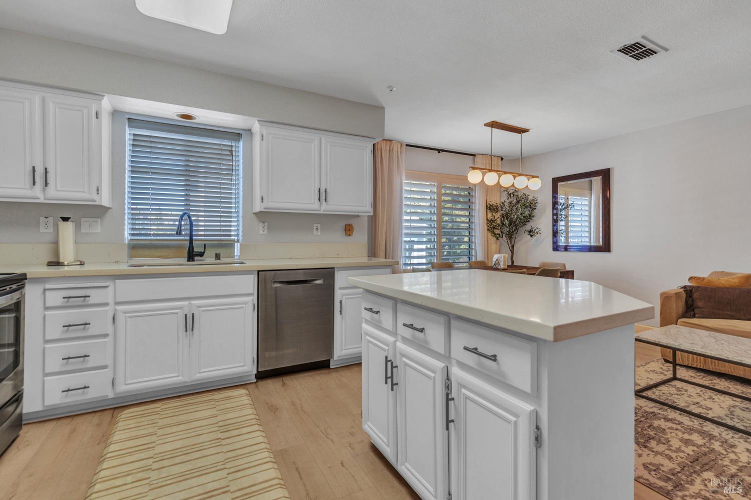 Detail Gallery Image 7 of 23 For 485 E 5th St, Benicia,  CA 94510 - 3 Beds | 2/1 Baths