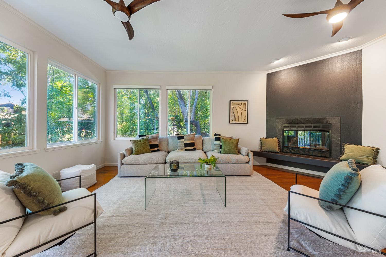 Detail Gallery Image 12 of 40 For 43 Creek Rd, San Anselmo,  CA 94960 - 3 Beds | 2/1 Baths