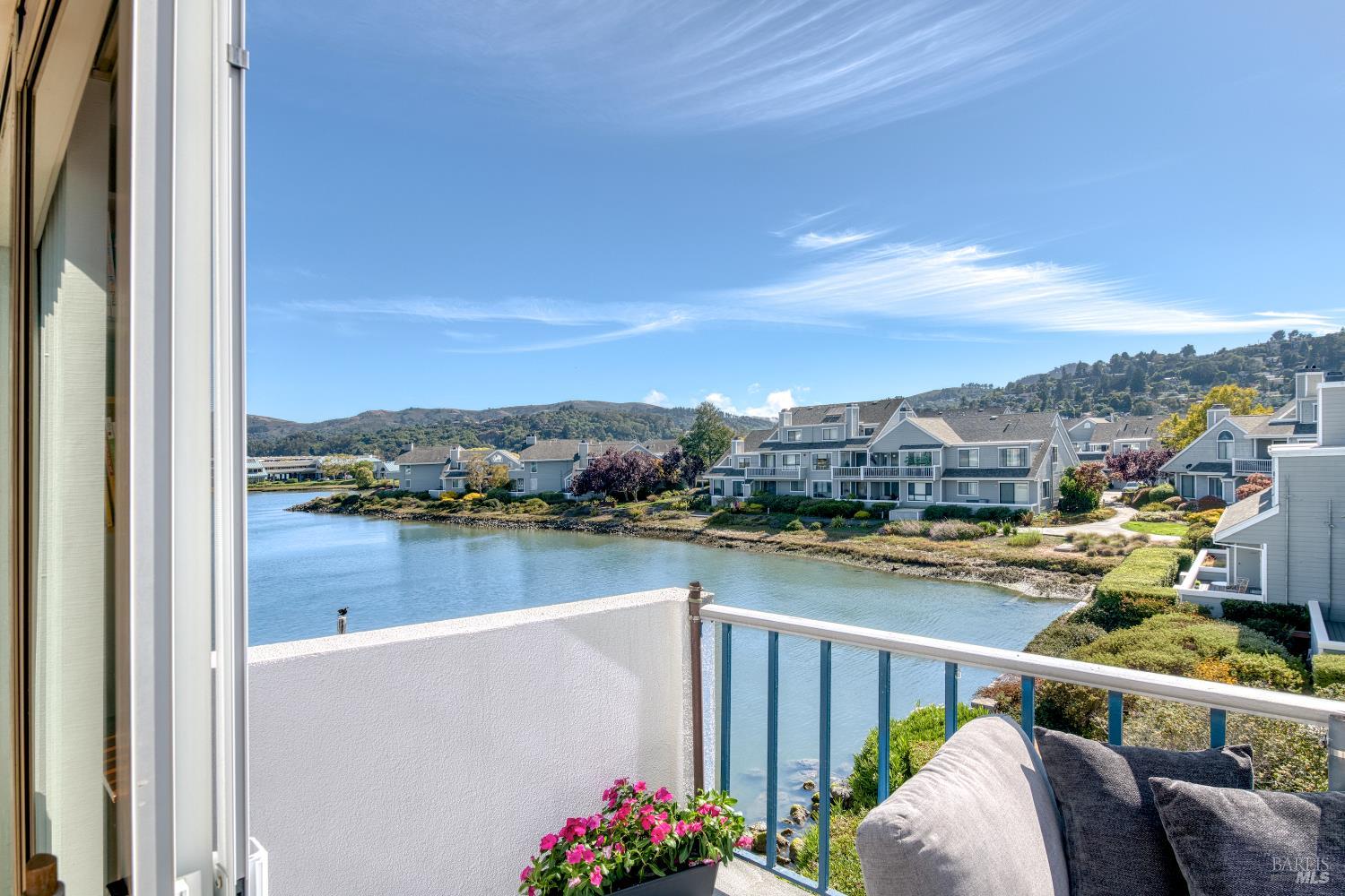 Detail Gallery Image 17 of 35 For 5331 Shelter Bay Ave, Mill Valley,  CA 94941 - 2 Beds | 2 Baths
