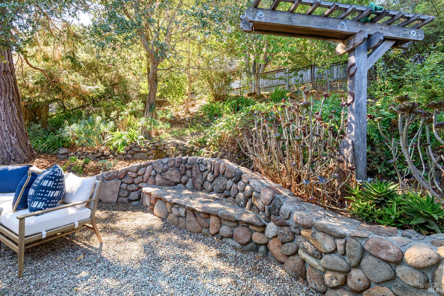 Detail Gallery Image 20 of 25 For 28 Hillview Ave, San Rafael,  CA 94901 - 3 Beds | 1 Baths