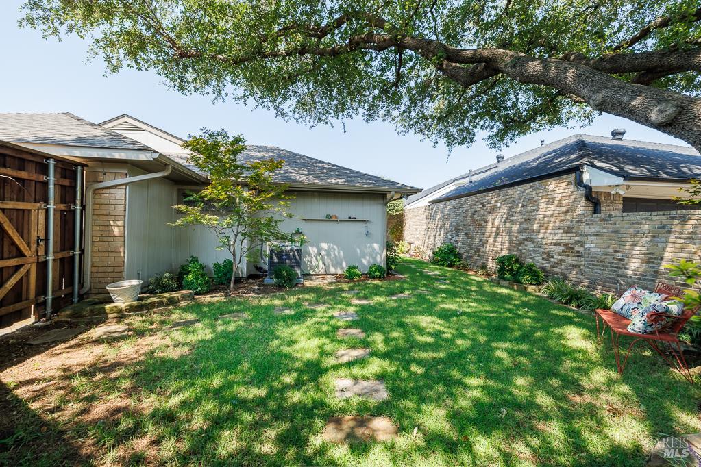 Detail Gallery Image 16 of 37 For 428 Tall Oaks Ln, Other City,  CA 75081 - 2 Beds | 2 Baths