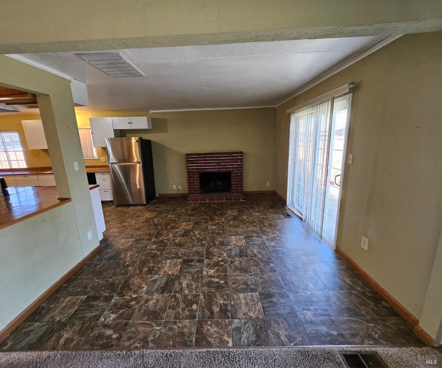 Detail Gallery Image 7 of 19 For 2024 San Luis St, Fairfield,  CA 94533 - 3 Beds | 2 Baths