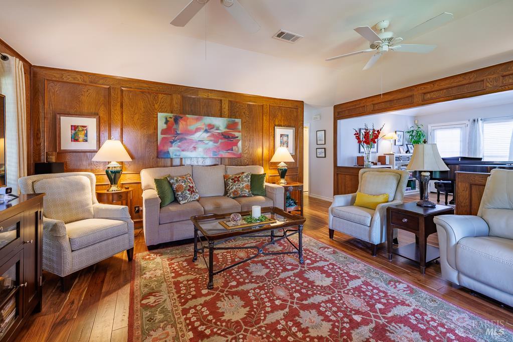 Detail Gallery Image 22 of 37 For 428 Tall Oaks Ln, Other City,  CA 75081 - 2 Beds | 2 Baths