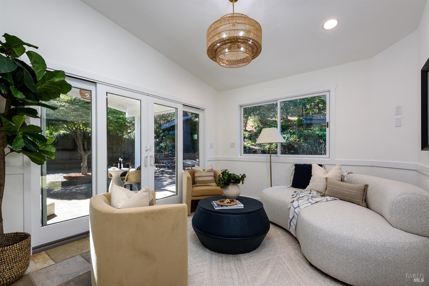 Detail Gallery Image 9 of 25 For 28 Hillview Ave, San Rafael,  CA 94901 - 3 Beds | 1 Baths