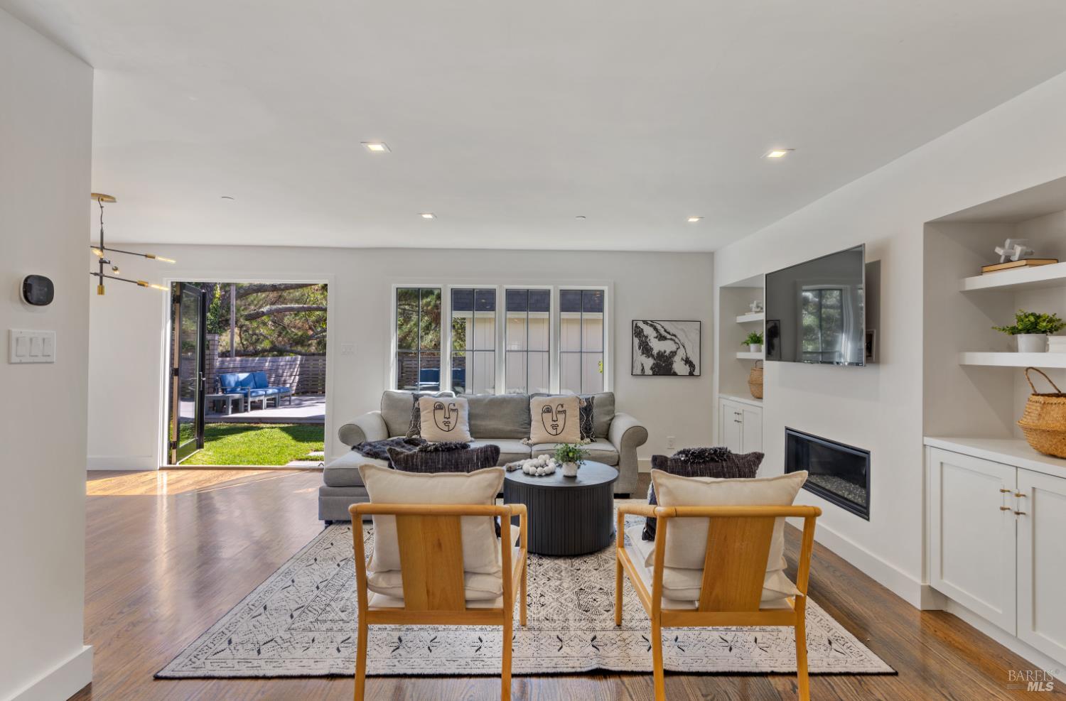 Detail Gallery Image 7 of 39 For 137 Granada Dr, Corte Madera,  CA 94925 - 4 Beds | 4 Baths
